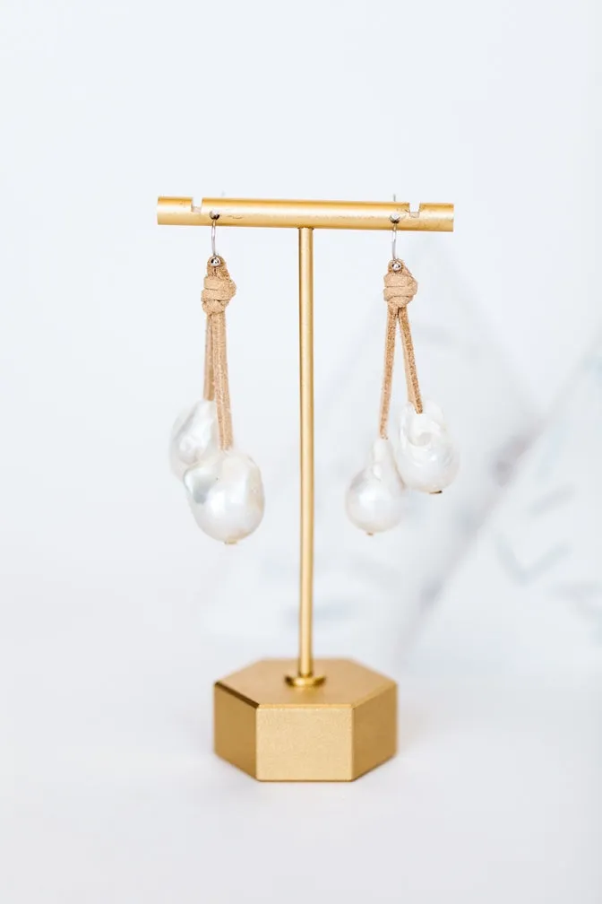 317-01-22 | KNOTTY EARRINGS (WHITE ON TAN)