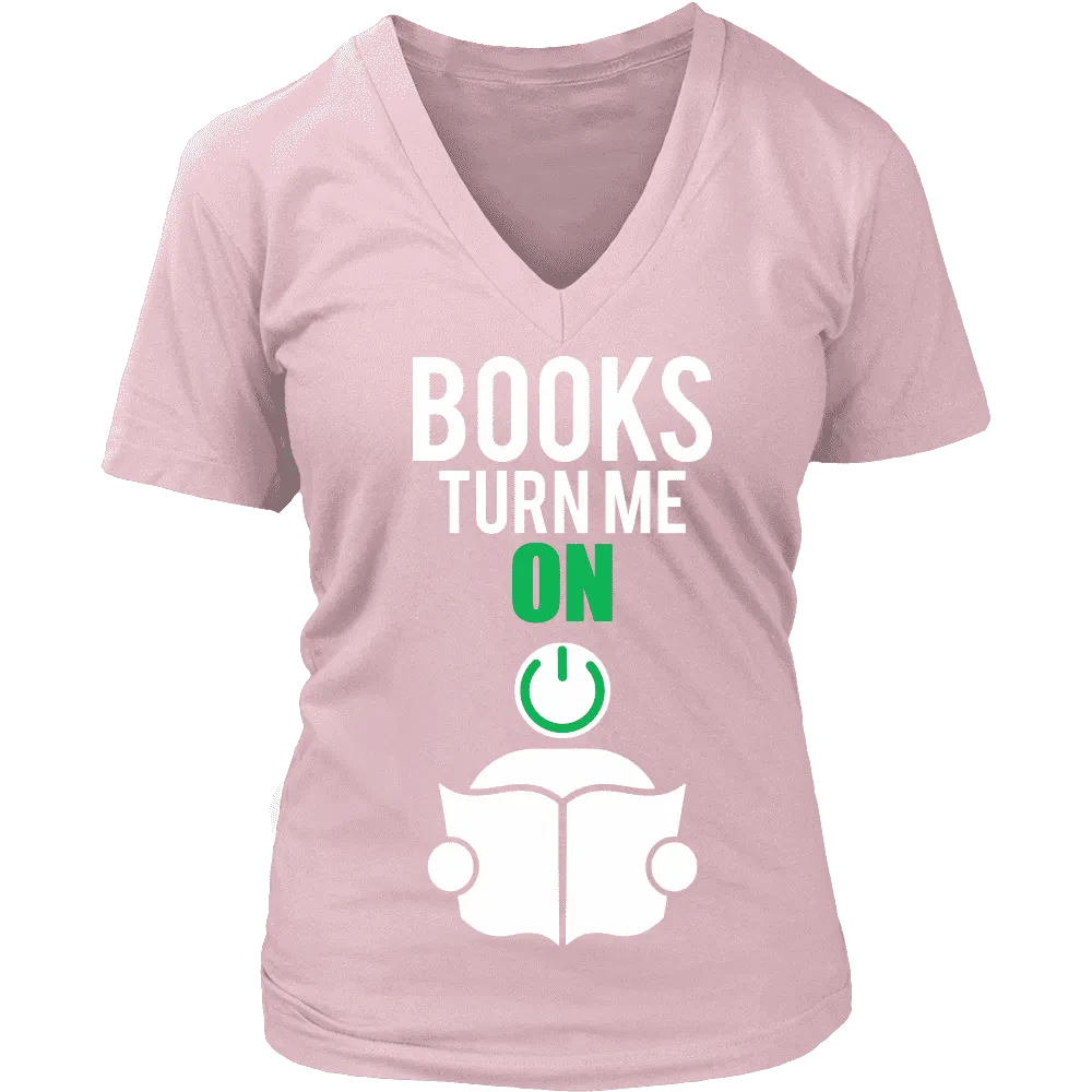 Books Turn me on - V-Neck