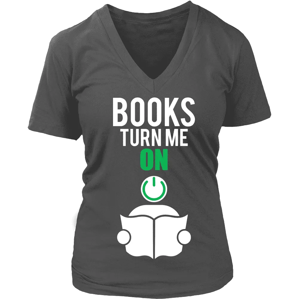 Books Turn me on - V-Neck