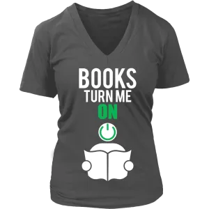 Books Turn me on - V-Neck