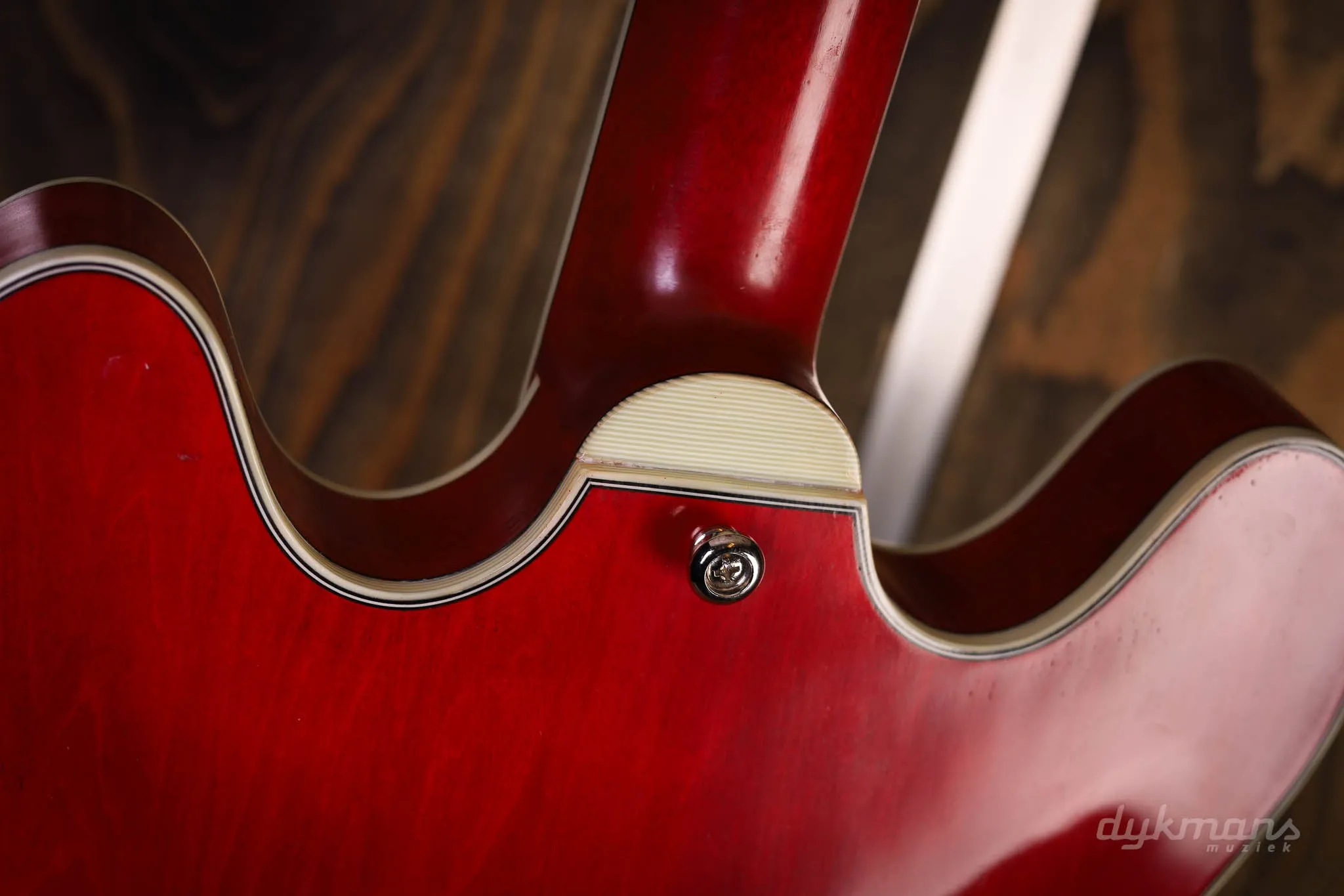 Eastman T64/vT Antique Red