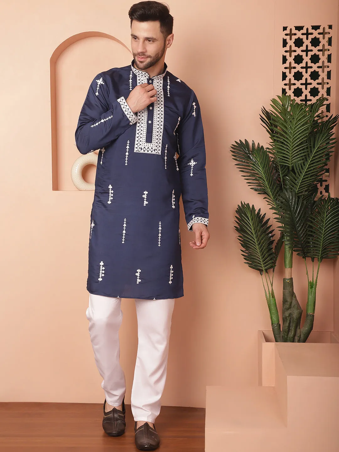 Men'S Collar Chikankari Embroidered Kurta With Pyjama