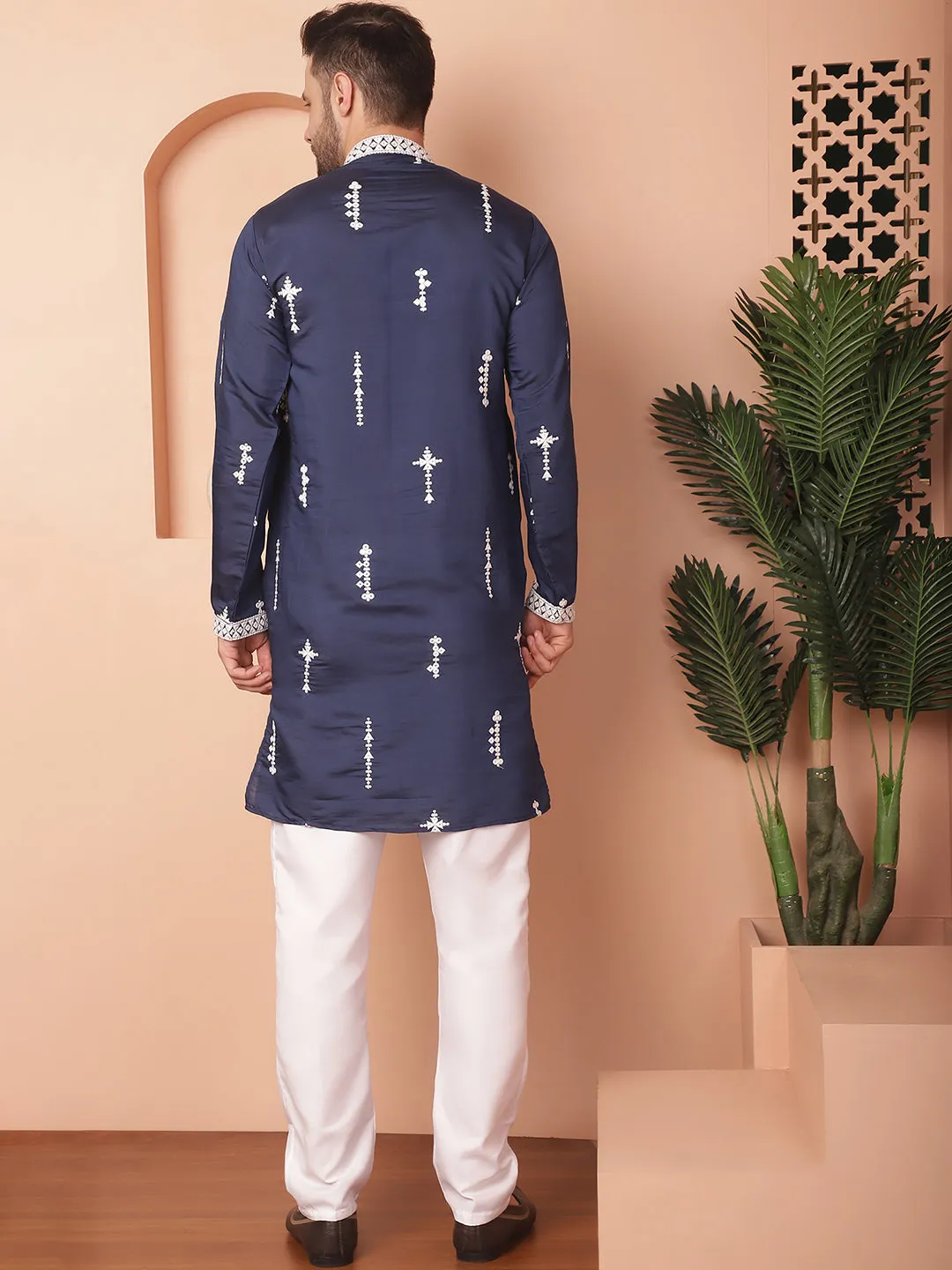 Men'S Collar Chikankari Embroidered Kurta With Pyjama