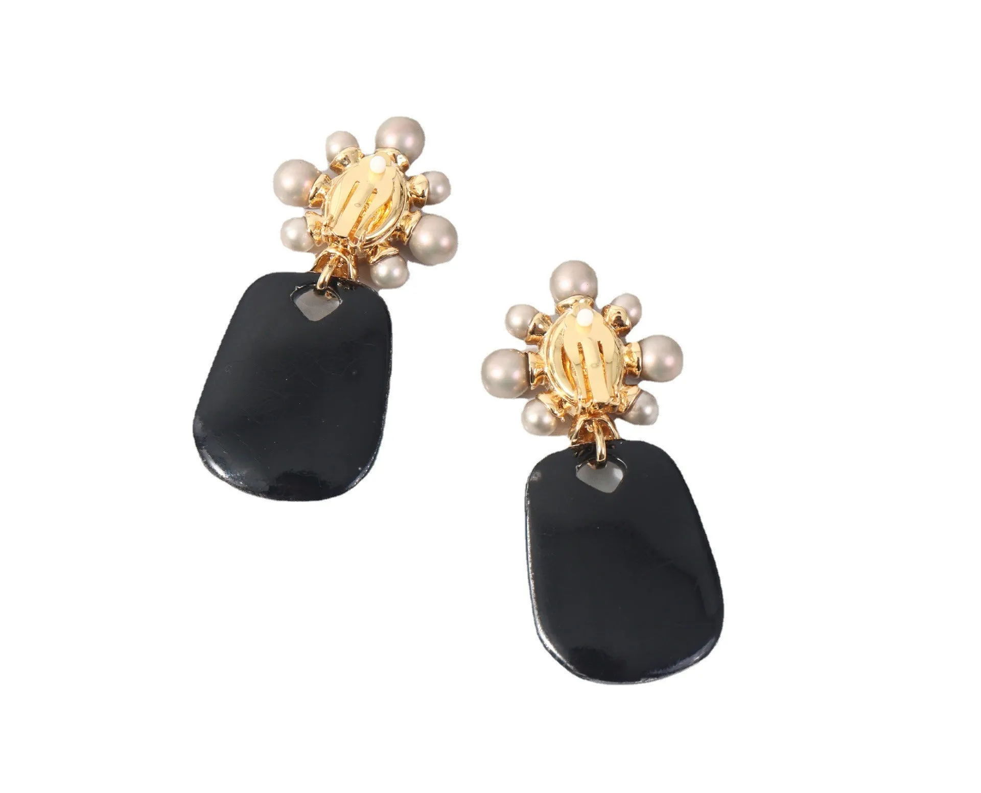 Pre Order:  Pearl Organic Glass Ear Clip