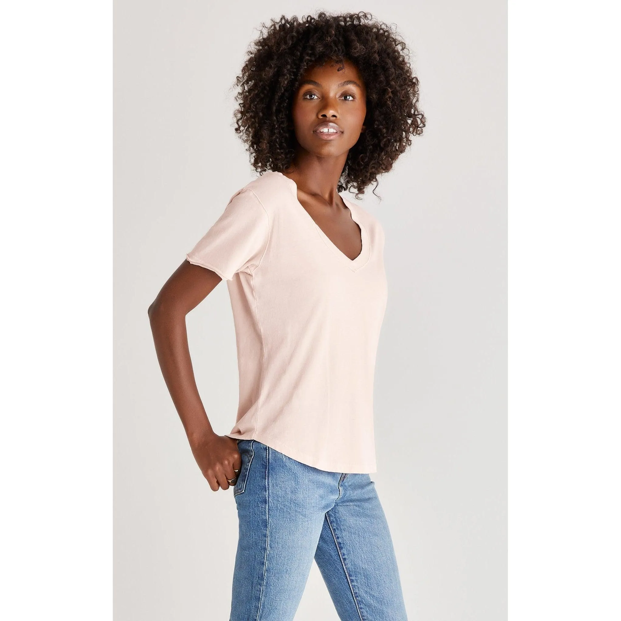 THE ORGANIC COTTON V-NECK TEE