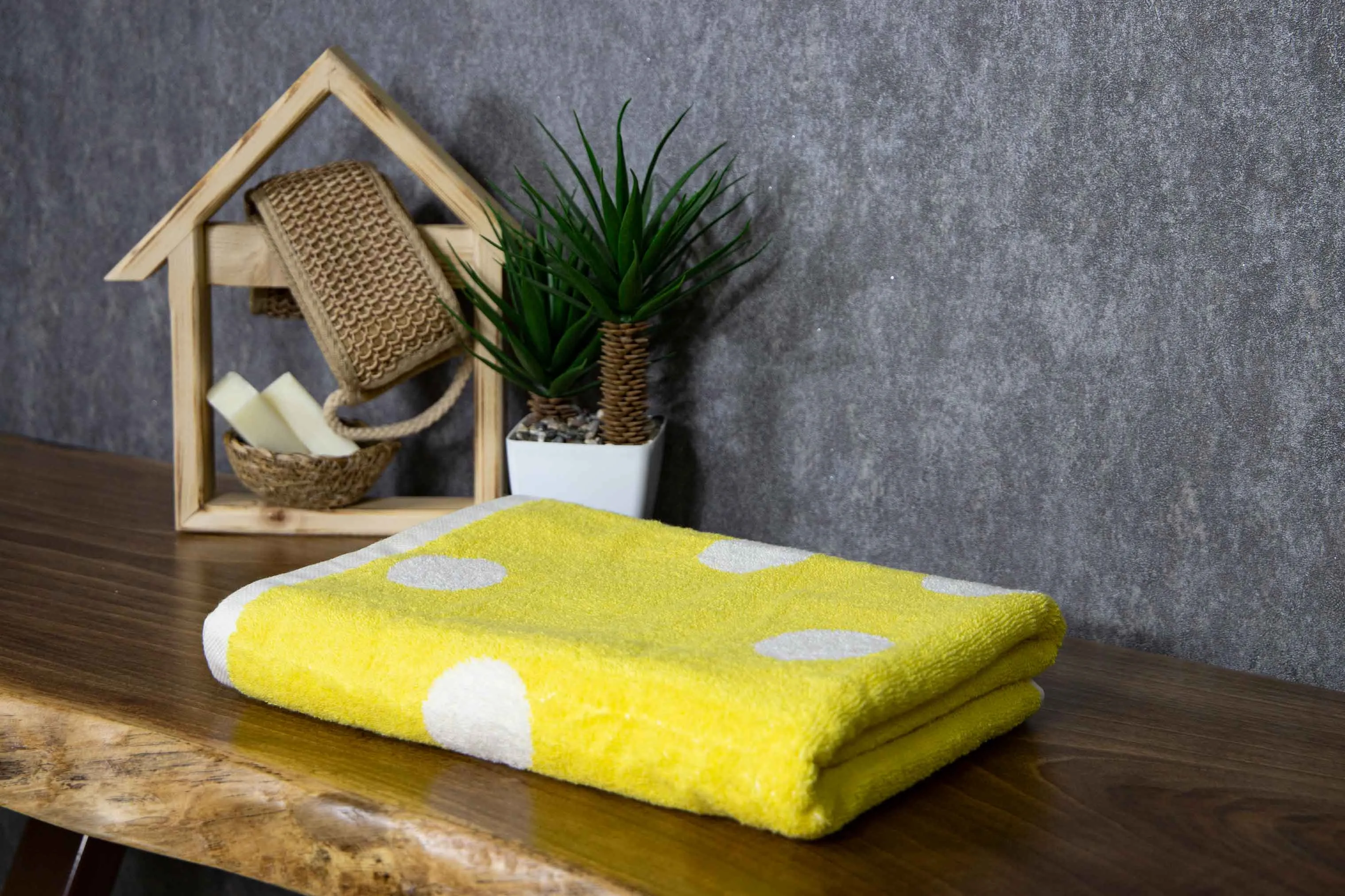 Tyne Collection Cotton Bath Towel - Spots