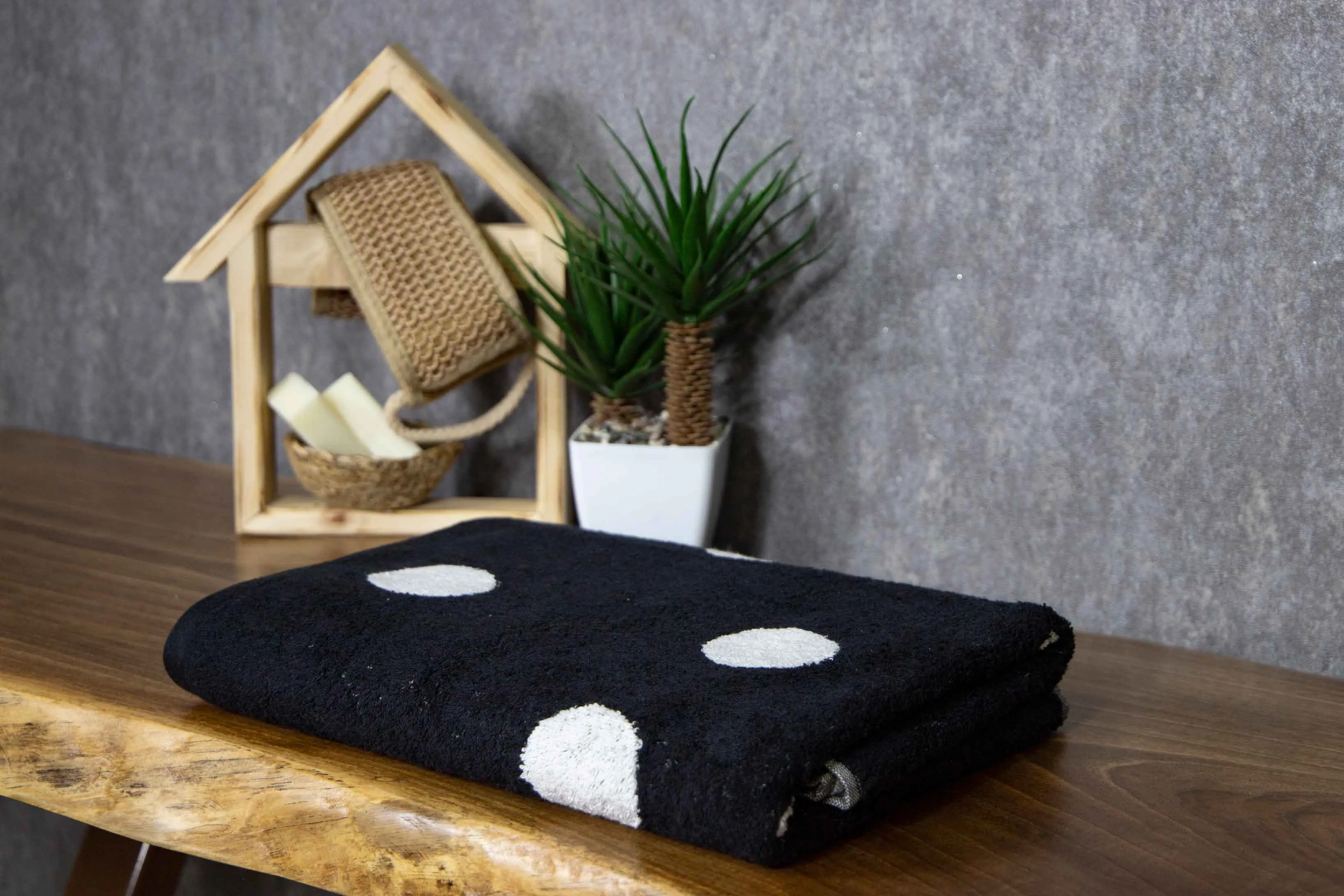 Tyne Collection Cotton Bath Towel - Spots