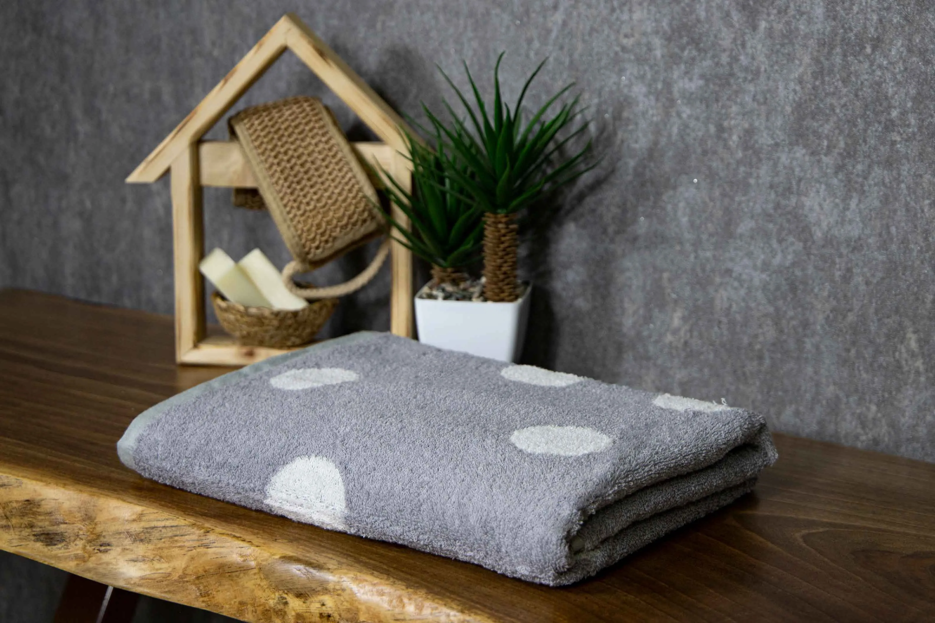 Tyne Collection Cotton Bath Towel - Spots